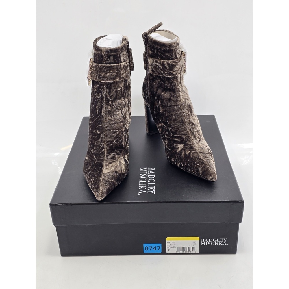 NIB Badgley Mischka Women's Adrian Pump - Color Chocolate Brown -‎ Size 7